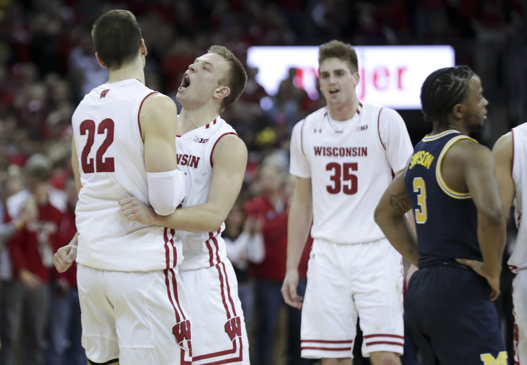 Badgers 64, No. 2 Wolverines 54